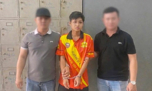 Woman disguised as male flees after stealing gold from lover