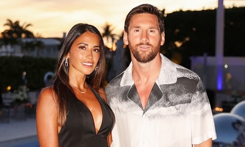 Messi's wife's dresses and tops that flatter her 1,57 m height
