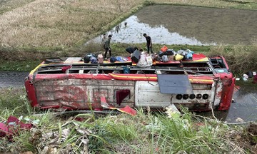 Bus plunges into ditch, 11 injured