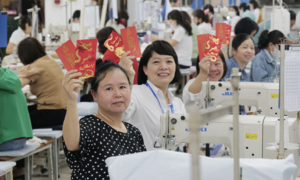 Hanoi's highest Tet bonus reaches 614 million dong, double last year's