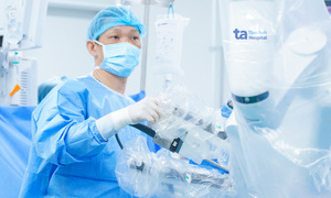 Robotic surgery removes prostate cancer tumor