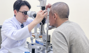 Rubbing eyes causes corneal abrasion