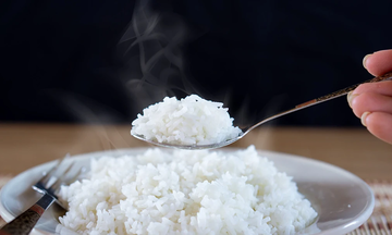 Is the habit of eating rice first for a 'warm stomach' beneficial?