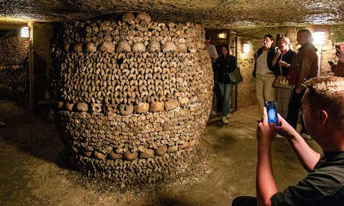 Catacombs holding 7,000 remains beneath Paris