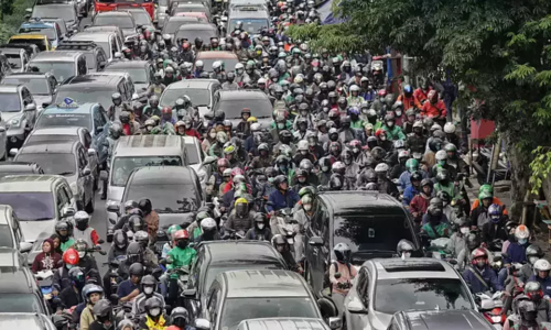 Which Southeast Asian country had to move its capital due to rapid sinking and pollution?