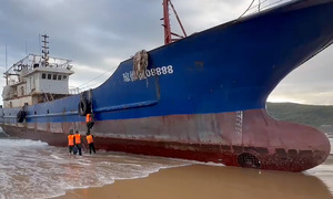 Chinese-flagged vessel washes ashore in Quang Ngai, raising oil spill concerns