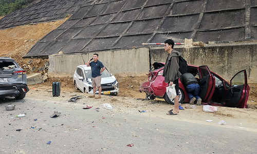 Why do chain collisions frequently occur on expressways during holidays?