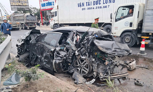 Car destroyed in accident, two people escape death