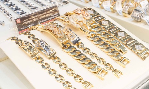 Gold bar prices surge by nearly 1 million dong