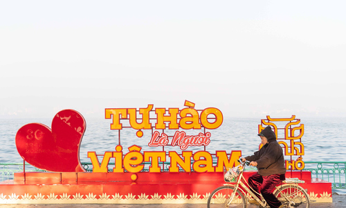 Elderly population rises as youth segment shrinks in Vietnam's demographic structure