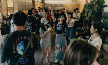 Young people go to clubs at dawn