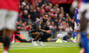 Neville: 'Manchester United should stop experimenting with managers'