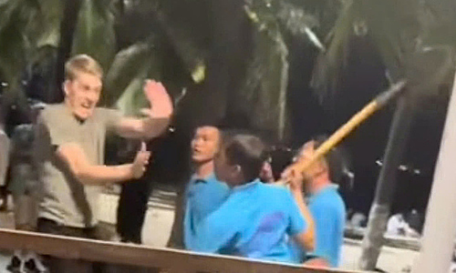 Bar with staff threatening foreigners with shovel suspended operations