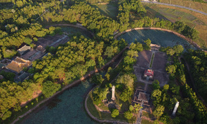 Proposal to dismantle a traditional wooden house at empress dowager Tu Du's tomb