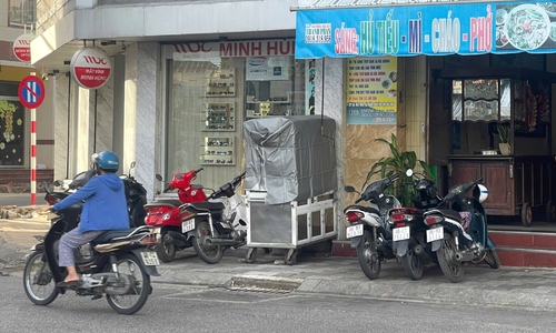 Phan Thiet sandwich shop suspended for four months after food poisoning incident