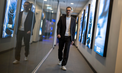 Rosenior debuts at Chelsea, signs contract until 2032