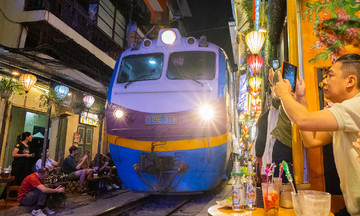 Challenges if train operations through central Hanoi cease