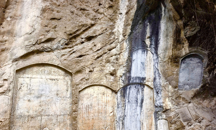 Rock inscriptions in Kinh Chu Cave: a national treasure