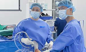 Bone fragment lodged in ankle joint one year after accident