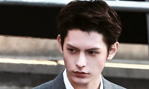 Kpop singer James praised for 'CEO-like' appearance