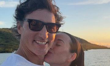 Katy Perry posts photo kissing former prime minister of Canada