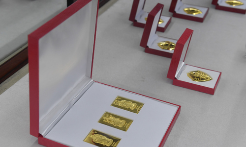 Gold bar prices reverse course, drop nearly 1 million VND