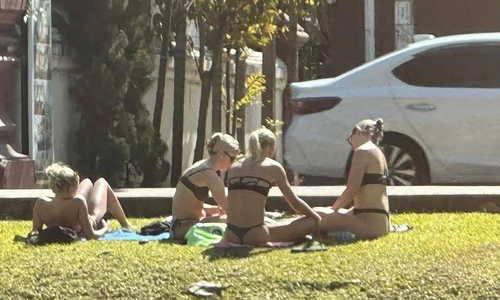Tourists criticized for sunbathing in bikinis near Thai temple