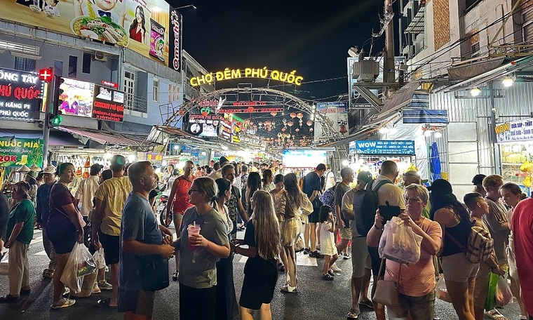 Phu Quoc night market to close after Lunar New Year