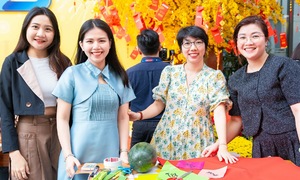 Many universities award Tet bonuses of 20-40 million dong to lecturers