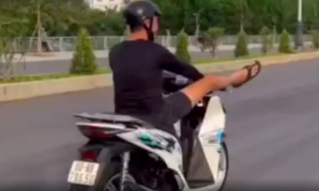 Young man's SH motorbike confiscated for driving with two feet