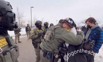 US agent draws attention for leaving ranks to hug protester in Minnesota