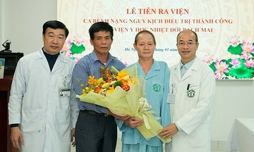 Man suffers hand necrosis after self-lancing pustule