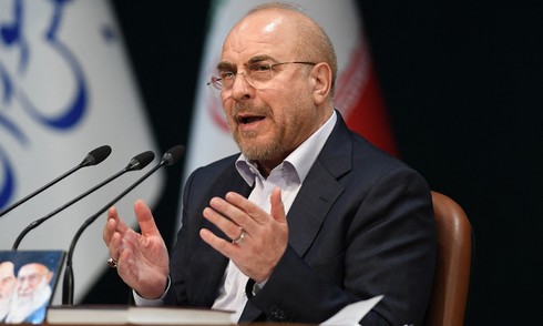 Iran threatens to target US bases if Washington attacks