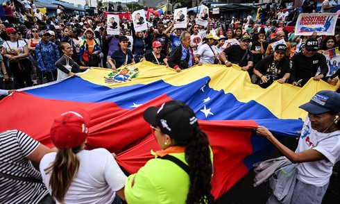 US urges citizens to immediately leave Venezuela