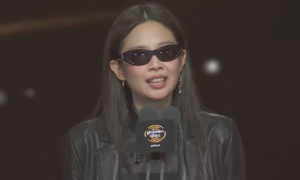 Jennie wins big at prestigious Korean music awards