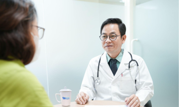 Do bruises under the skin indicate liver disease?