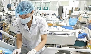 Father contracts chickenpox from child, develops severe pneumonia and septic shock