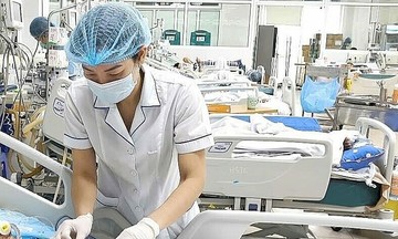 Father contracts chickenpox from child, develops severe pneumonia and septic shock