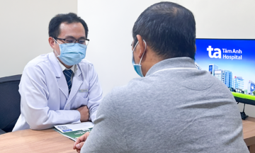 Atopic dermatitis causes persistent itching