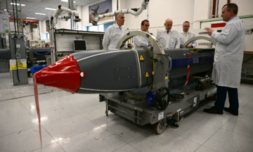 UK aims to develop missiles for deep strikes into Russia to aid Ukraine