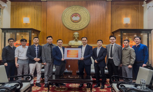 Solis contributes 500 million dong to support flood-affected residents