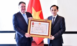 Foreign Minister bestows Friendship Order upon US Ambassador Knapper