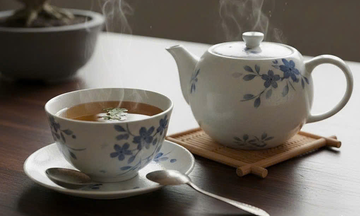 Does drinking strong tea cause anxiety?