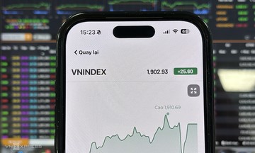 Stock market surpasses 1,900 points