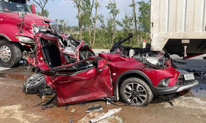 Container truck driver used phone, caused multi-vehicle accident