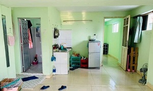 Can a small house register permanent residency for multiple people?