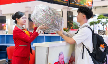 Vietjet accepts transport of apricot and peach blossoms for Tet 2026