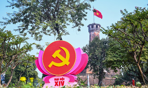 The capital city is adorned to welcome the 14th National Party Congress