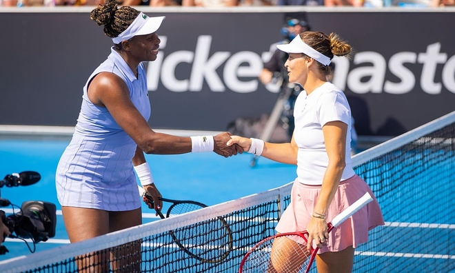 Venus Williams makes history with oldest WTA match