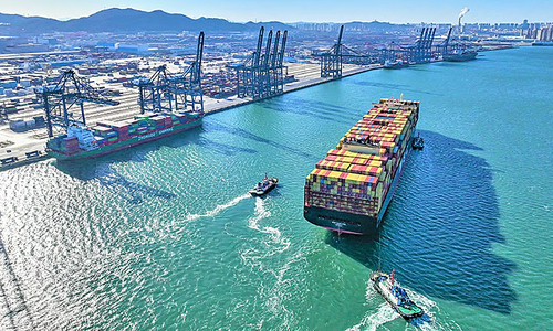 ONE shipping line acquires stake in Dalian container port